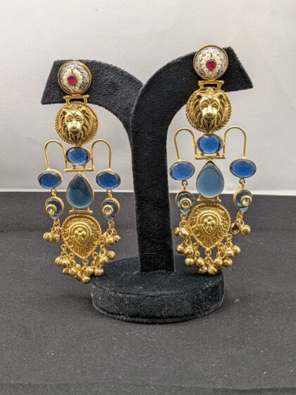Regal Roar - Midnight Drape Earrings